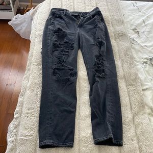 BLACK RIPPED AMERICAN EAGLE JEANS